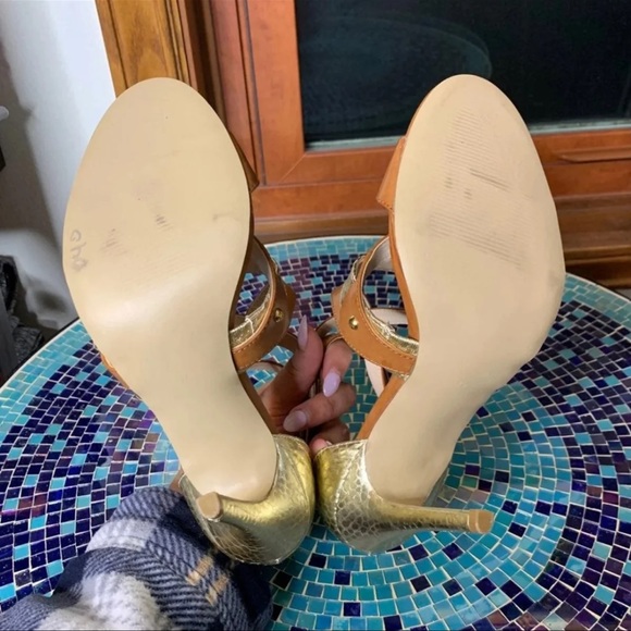(SOLD) Guess Heels - Picture 8 of 12